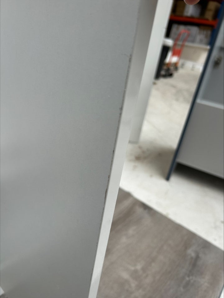 Damaged - Lili 600 Gloss White (handles included) & Brand new Thin 600 basin